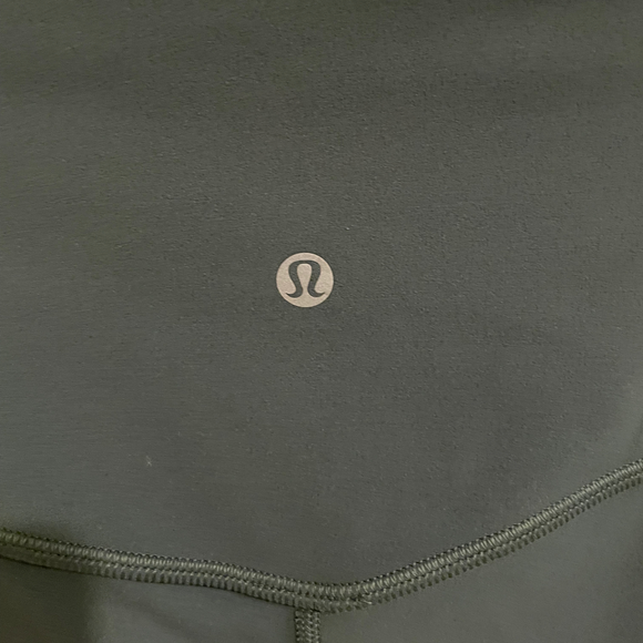 NWOT Lululemon Align Crop (19”) in Dark Forest Size 6 - Picture 6 of 9